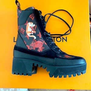 LV Laureate platform desert boots black and orange color